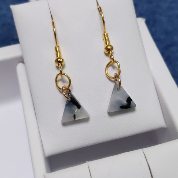 Gold Triangle earrings - Picture 2 of 9